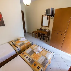 2* Hotel Athina